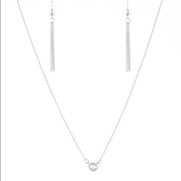 paparazzi Jewelry - G L A M ❥ Pendant Necklace | White